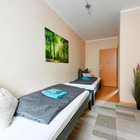 Fuerst-Pueckler-Apartment_Bis 6 Personen_Waschmaschine_Kueche_2X Parkplaetze_Terrasse_Netflix Cottbus Exterior photo
